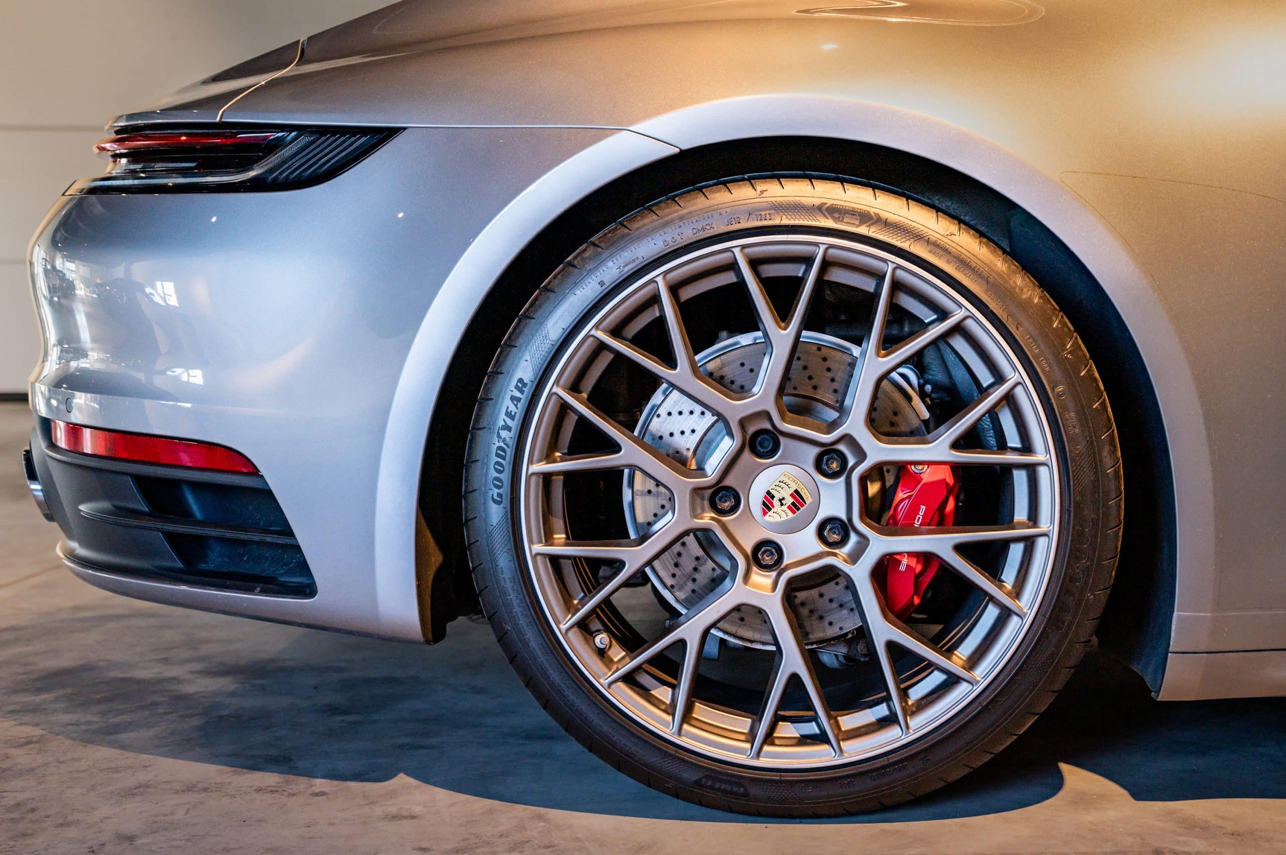 Porsche_Carrera-4S_argent_11