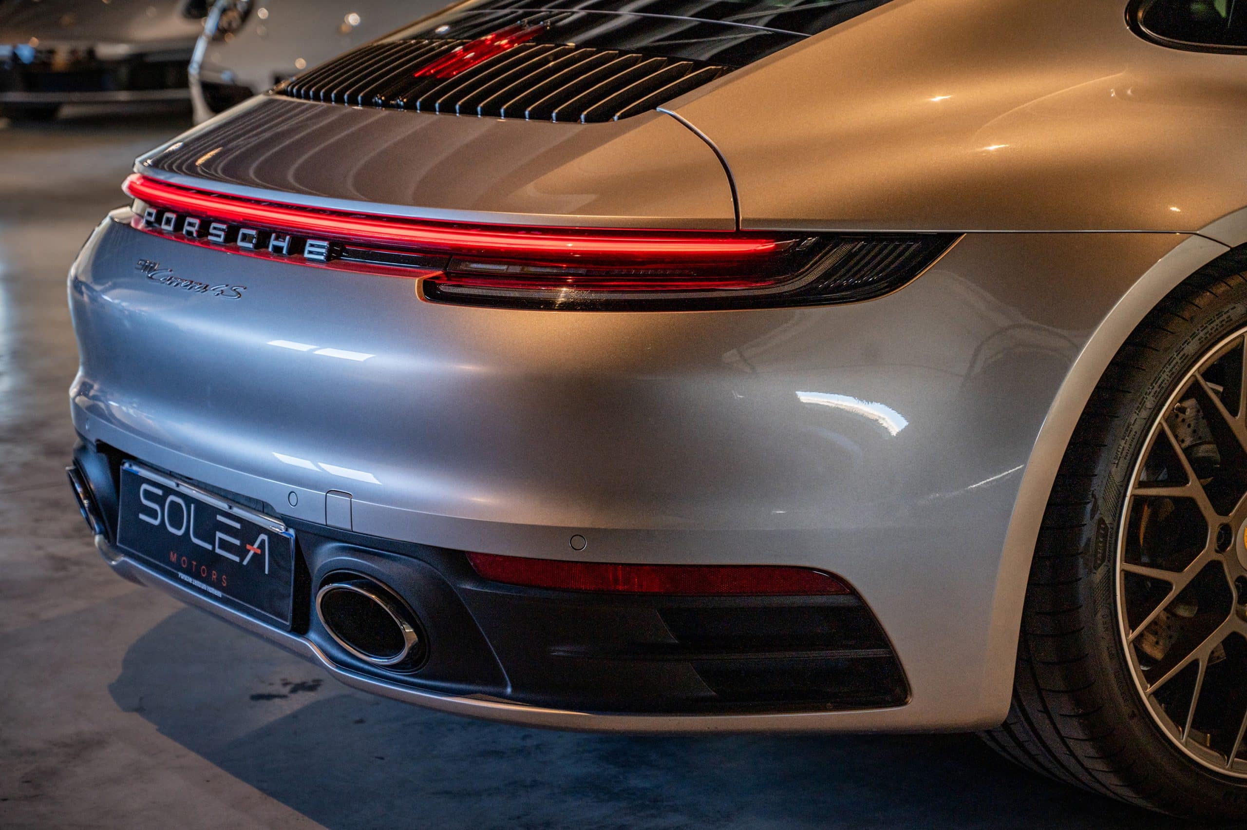 Porsche_Carrera-4S_argent_13