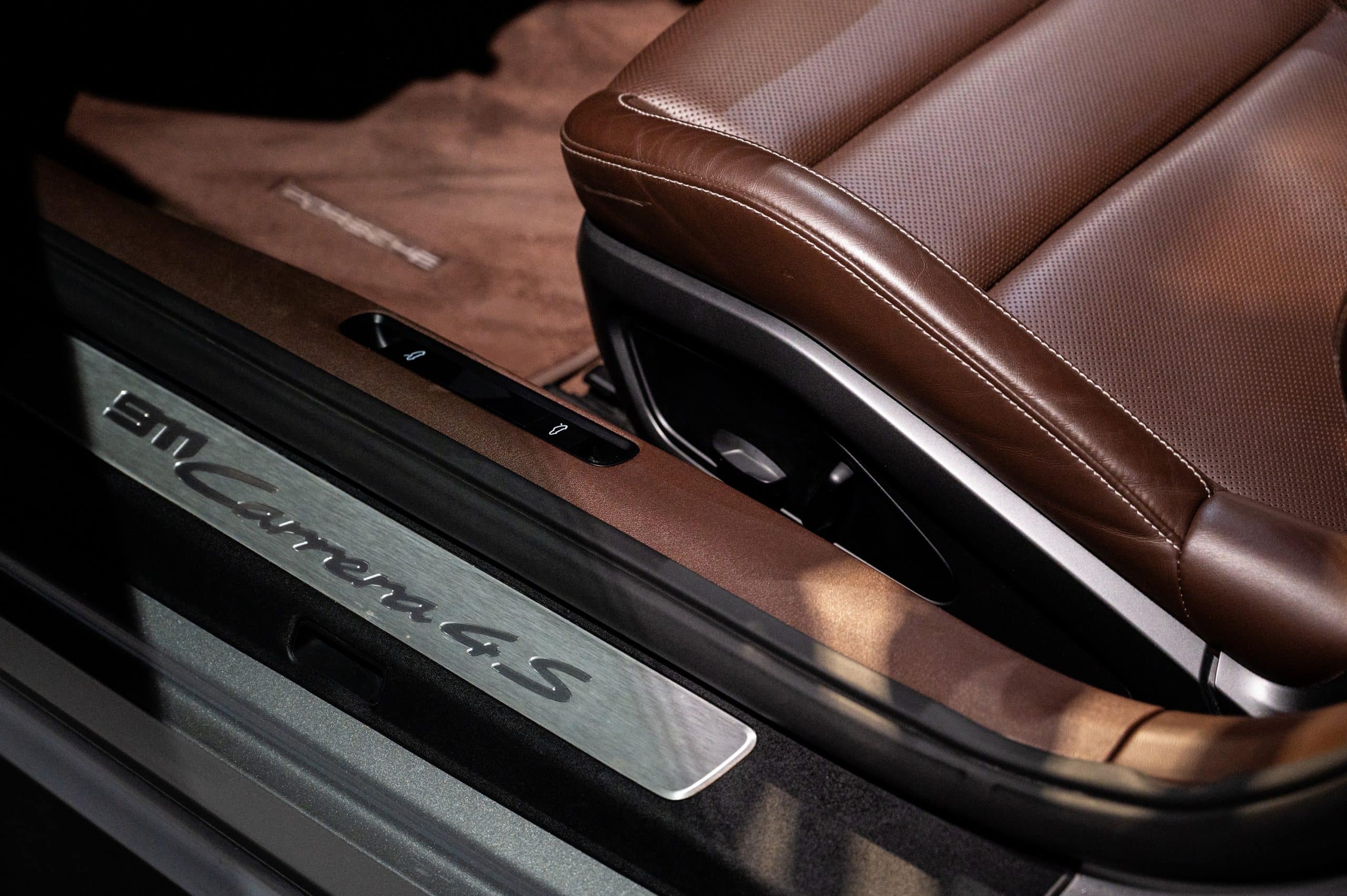 Porsche_Carrera-4S_argent_17