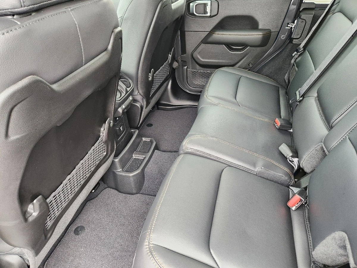 Jeep Wrangler SAHARA UNLIMITED - 4
