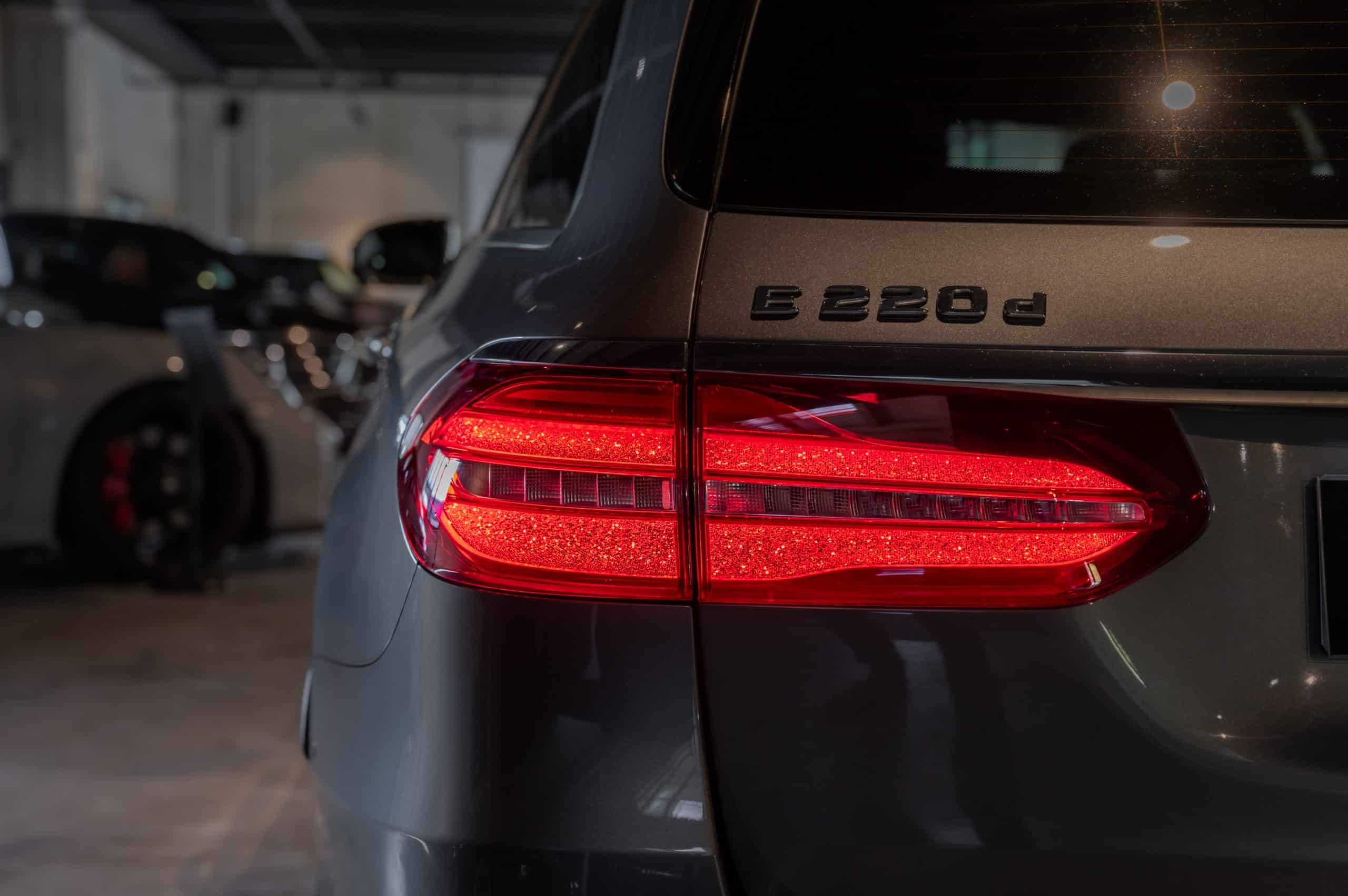 Mercedes_Classe-E_grise_12