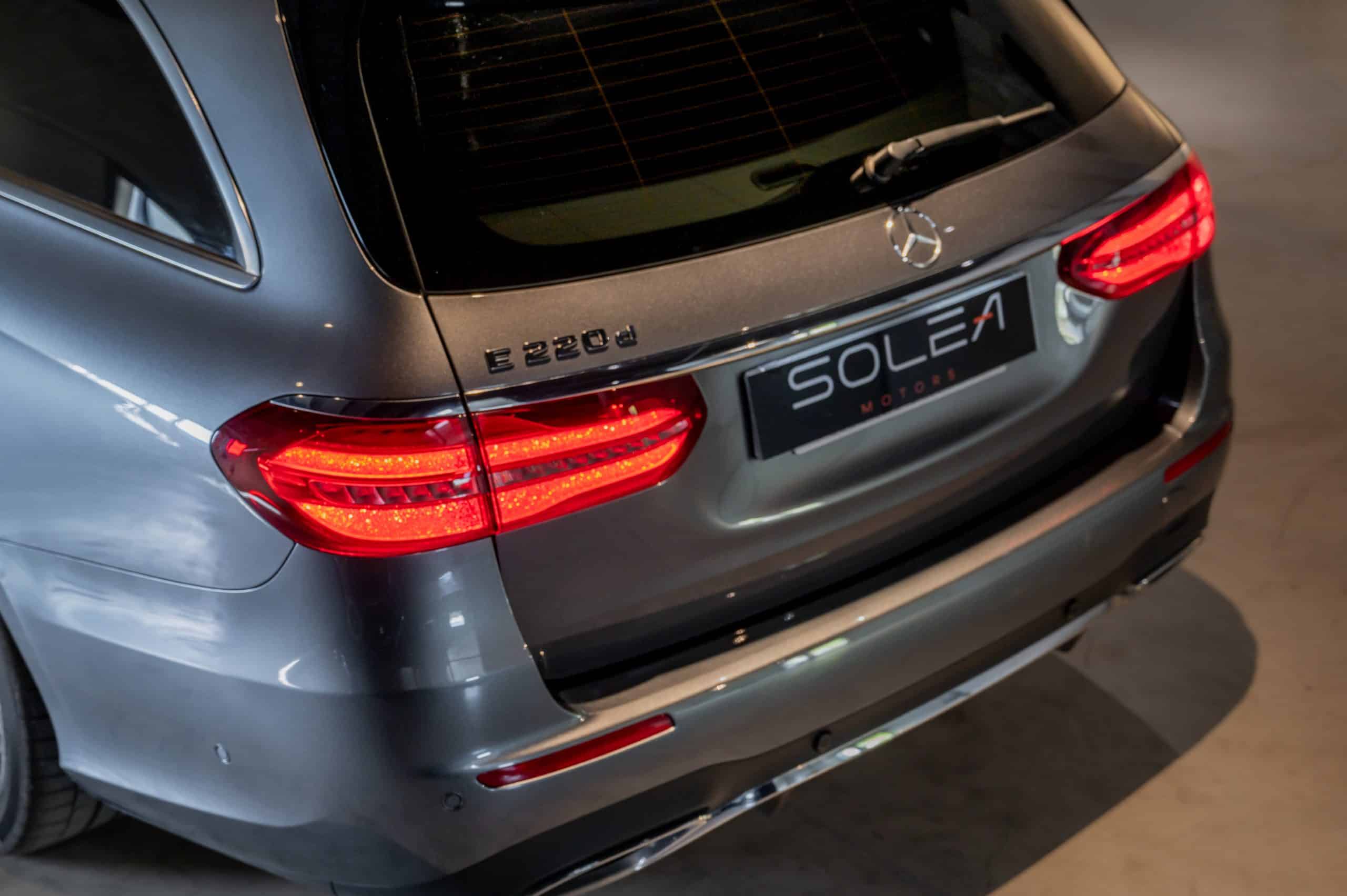 Mercedes_Classe-E_grise_13