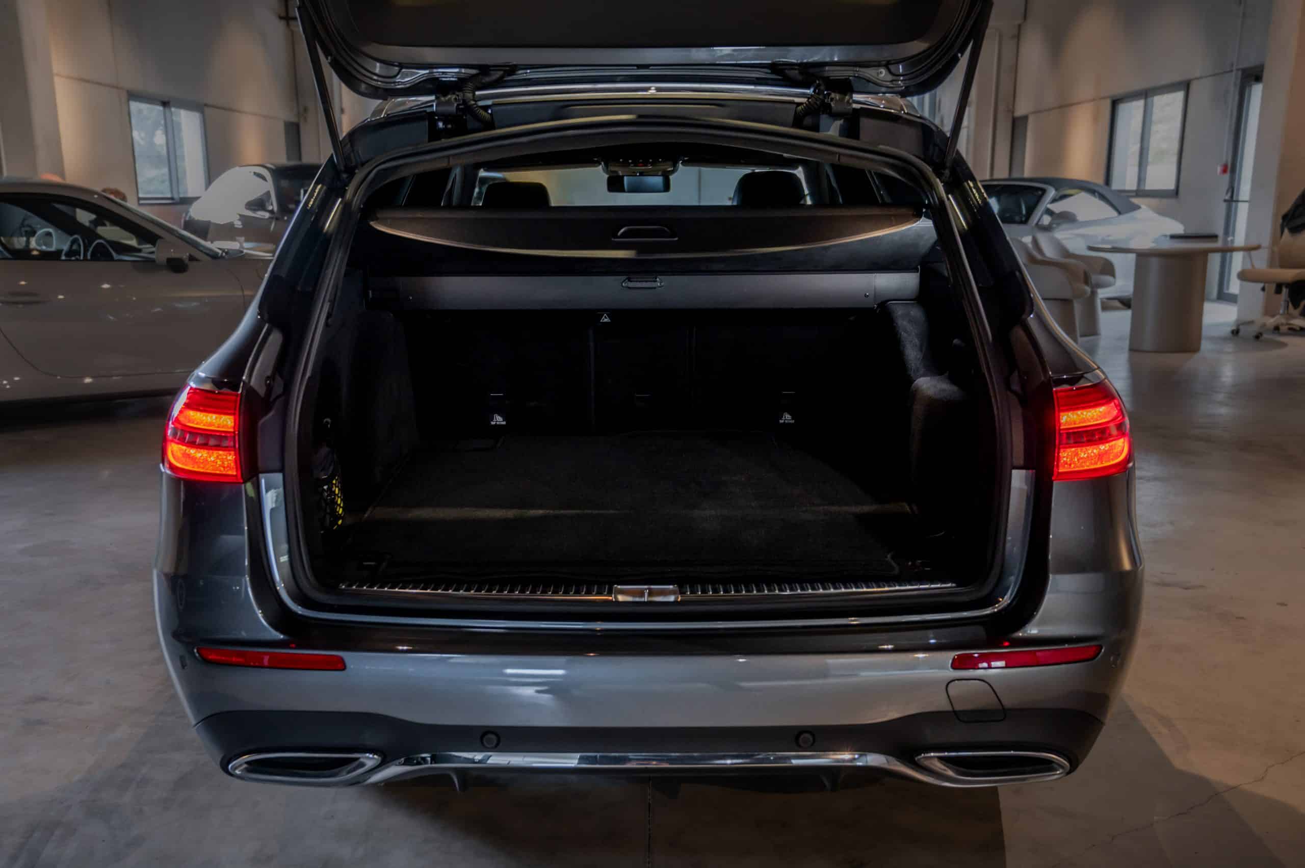 Mercedes_Classe-E_grise_14