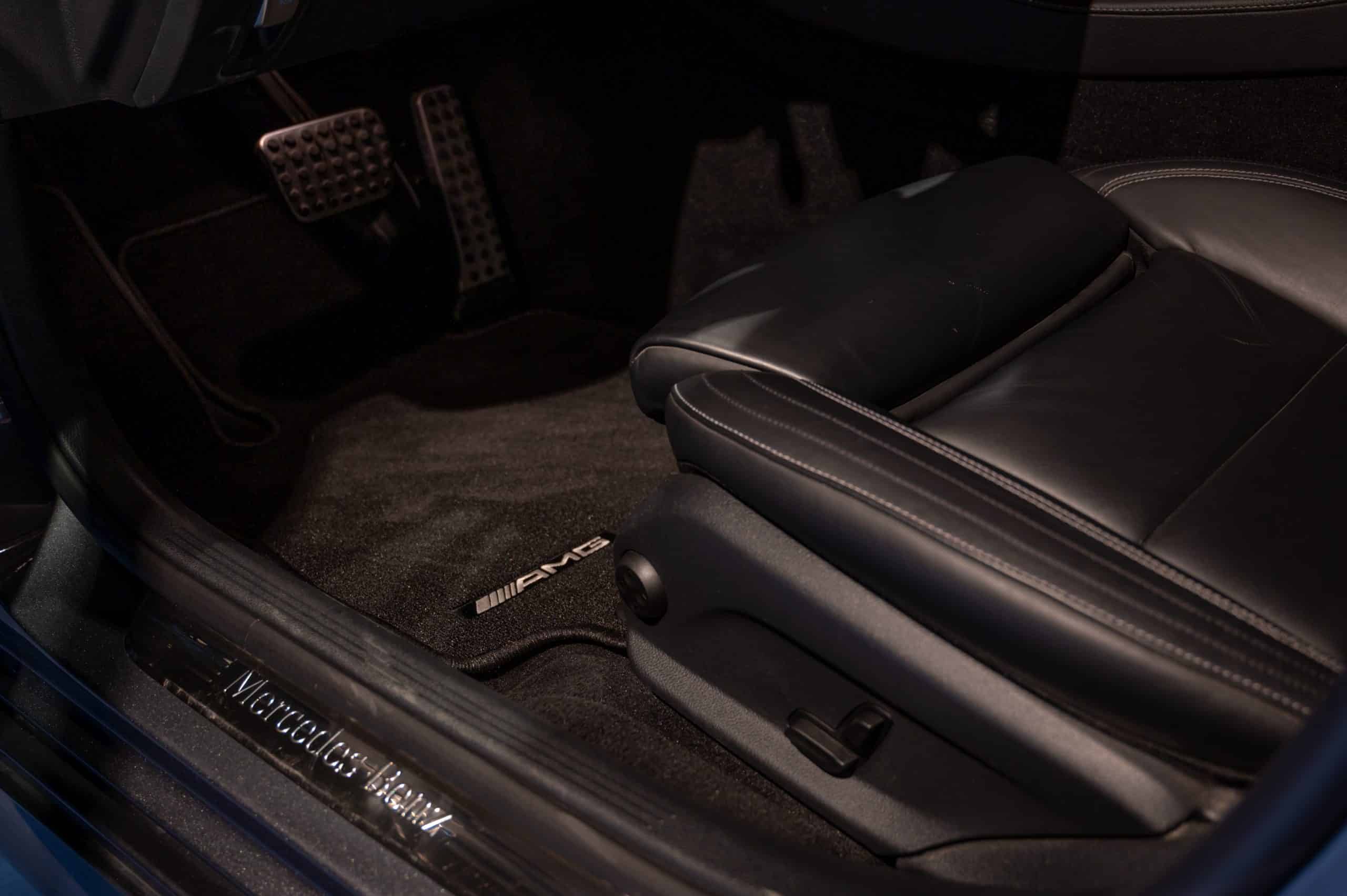 Mercedes_Classe-E_grise_16