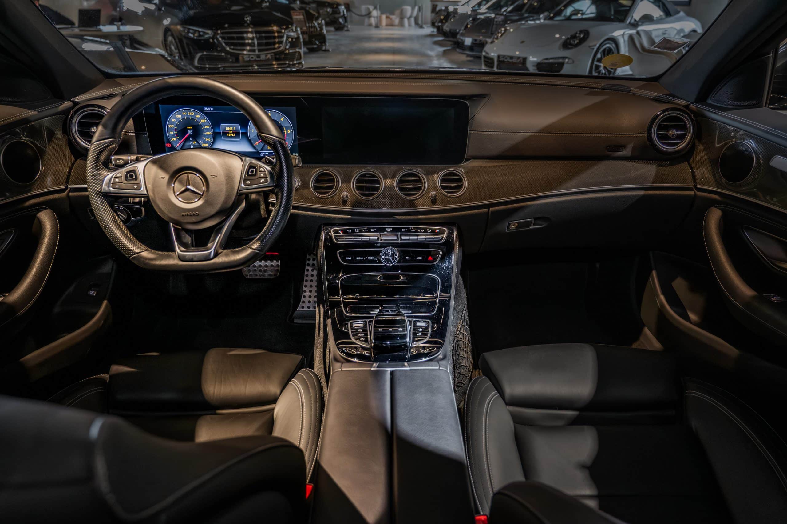 Mercedes_Classe-E_grise_17