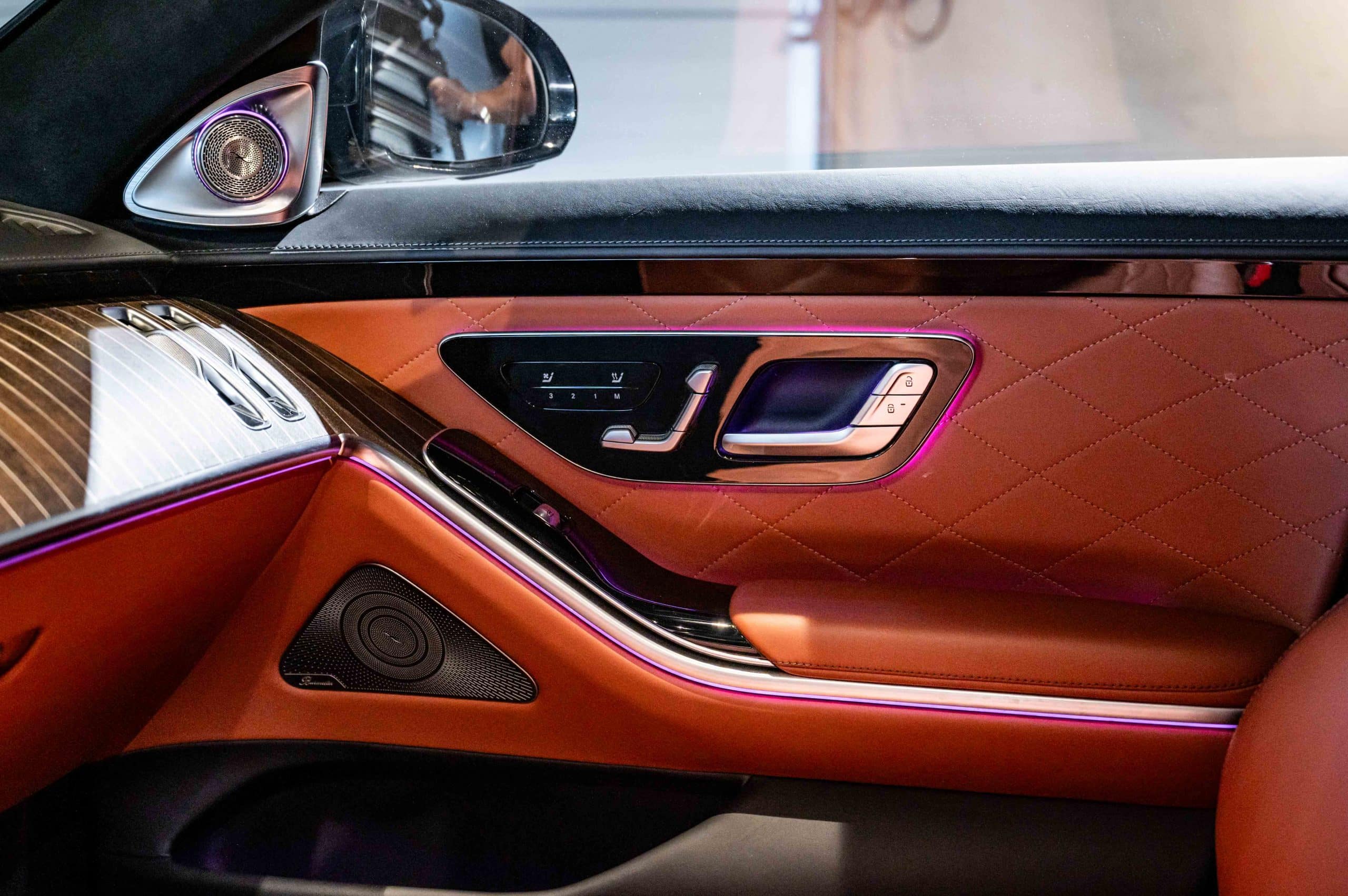 Mercedes_Classe-S__hybride-noire_13