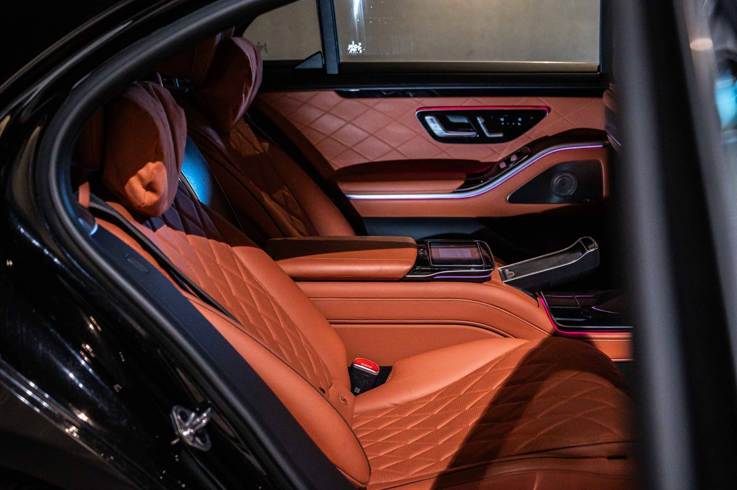 Mercedes_Classe-S__hybride-noire_19