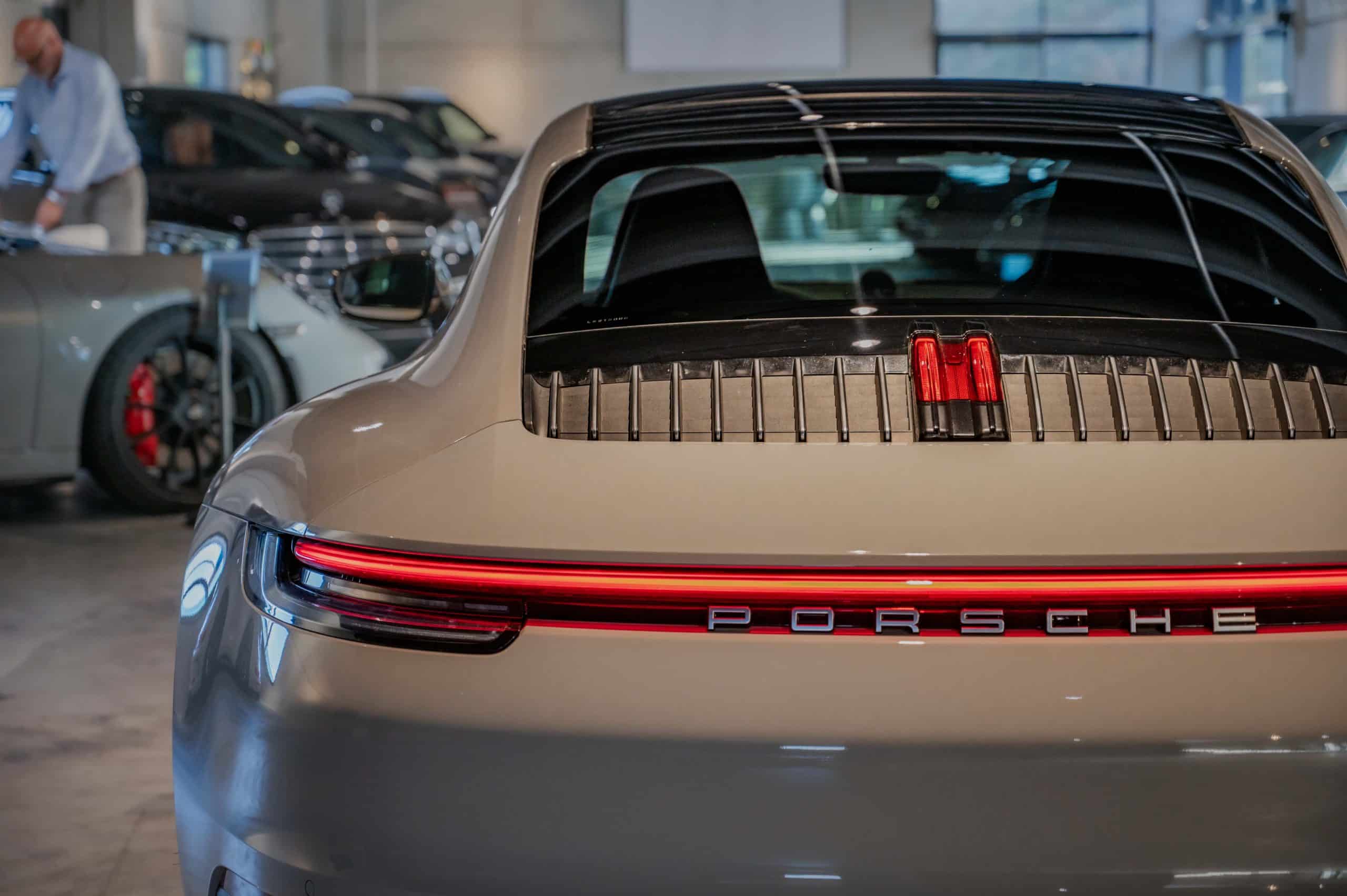 Porsche_911-Carrera-4S_gris-craie_15