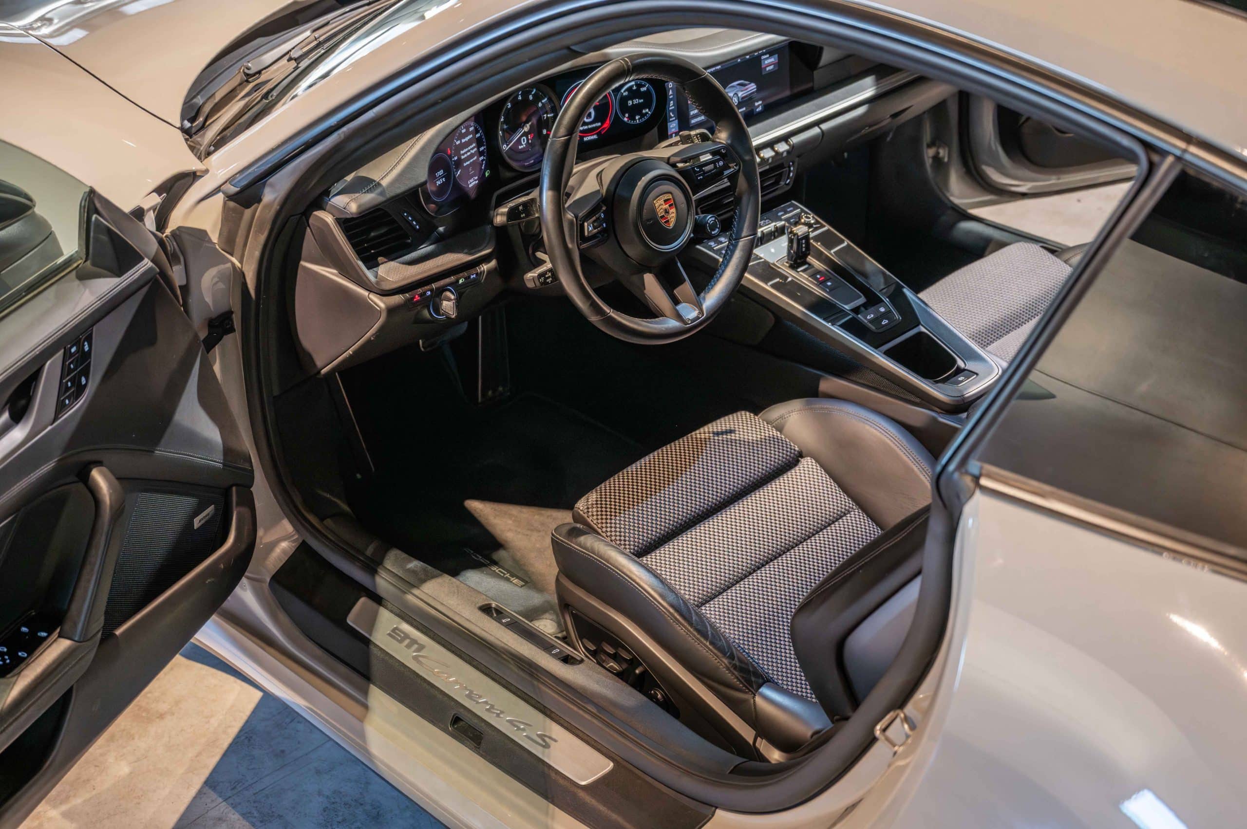 Porsche_911-Carrera-4S_gris-craie_18