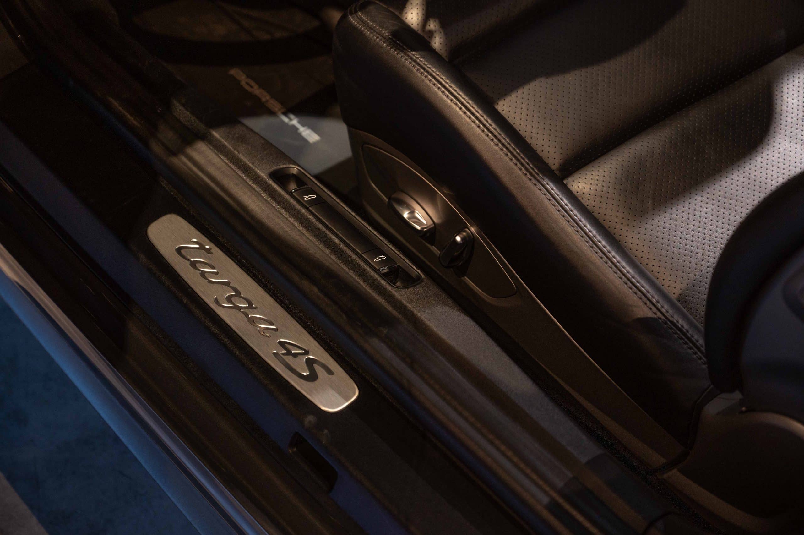 Porsche_911-Targa-4S_gris-metallisé-12