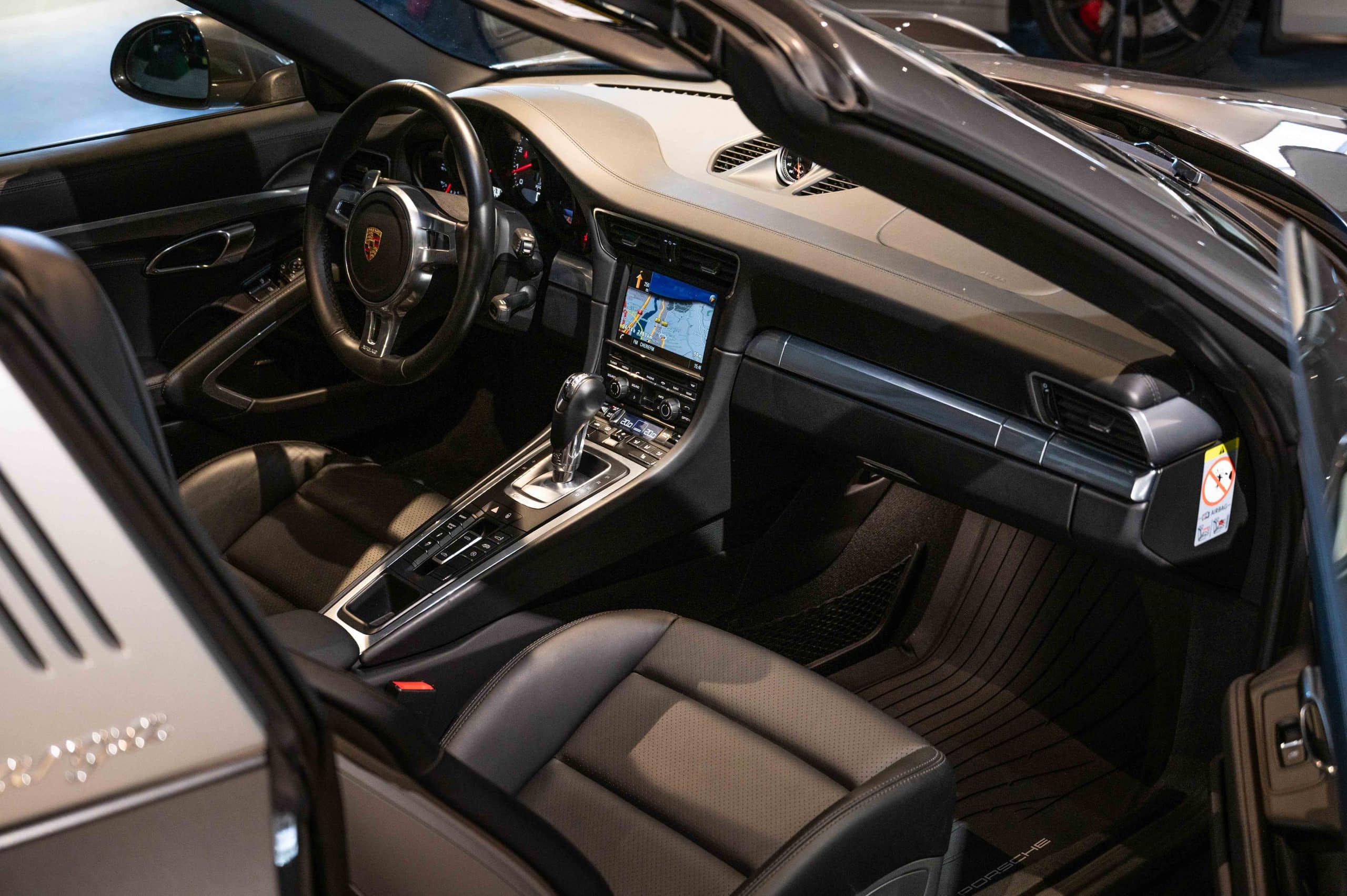 Porsche_911-Targa-4S_gris-metallisé-13