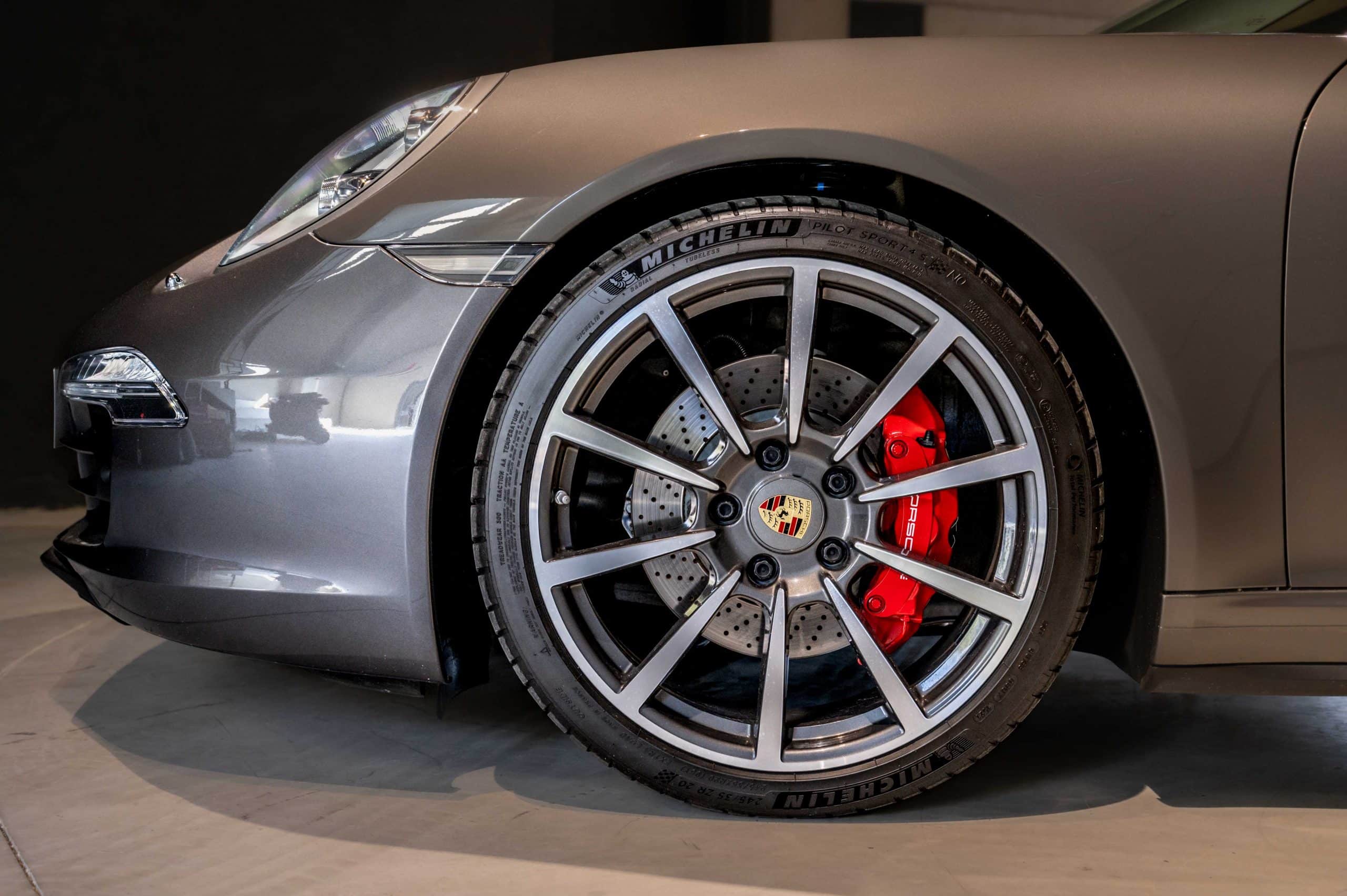 Porsche_911-Targa-4S_gris-metallisé-4