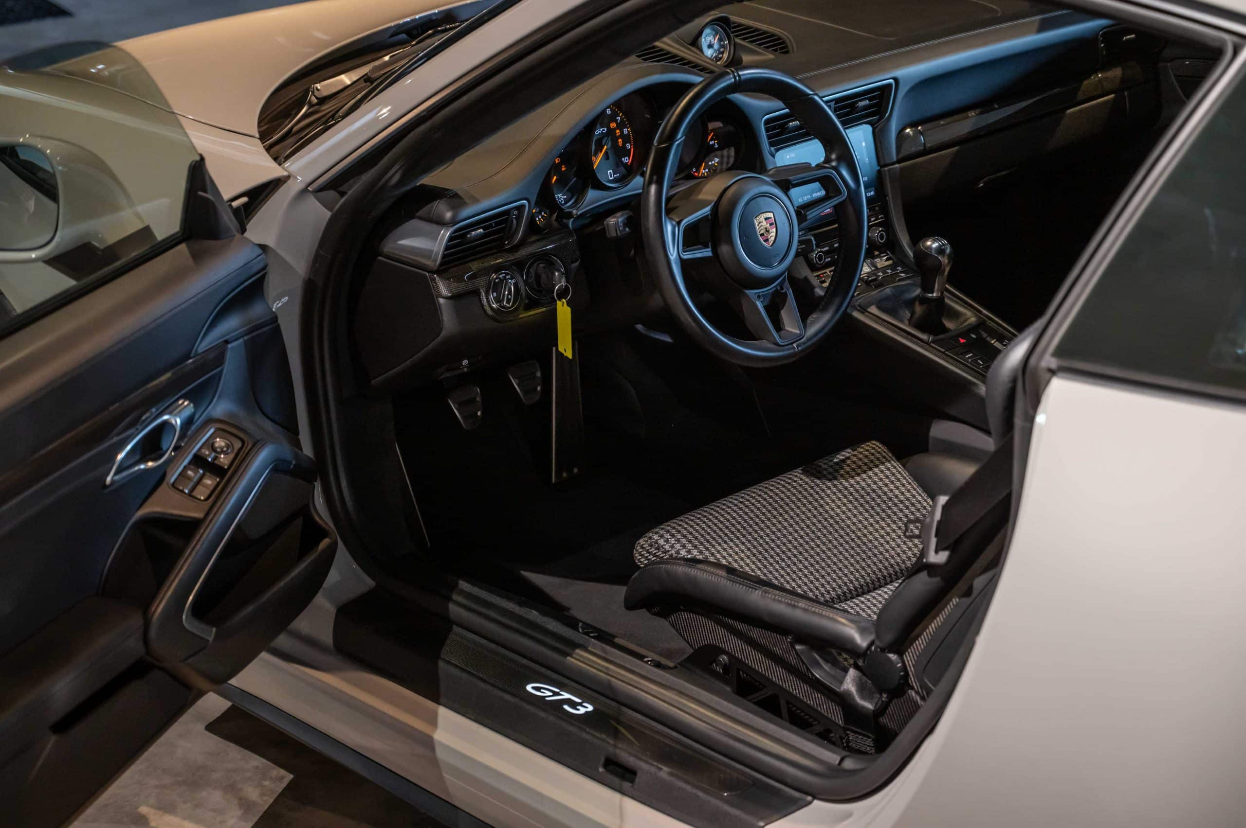 Porsche_GT3-Touring_17