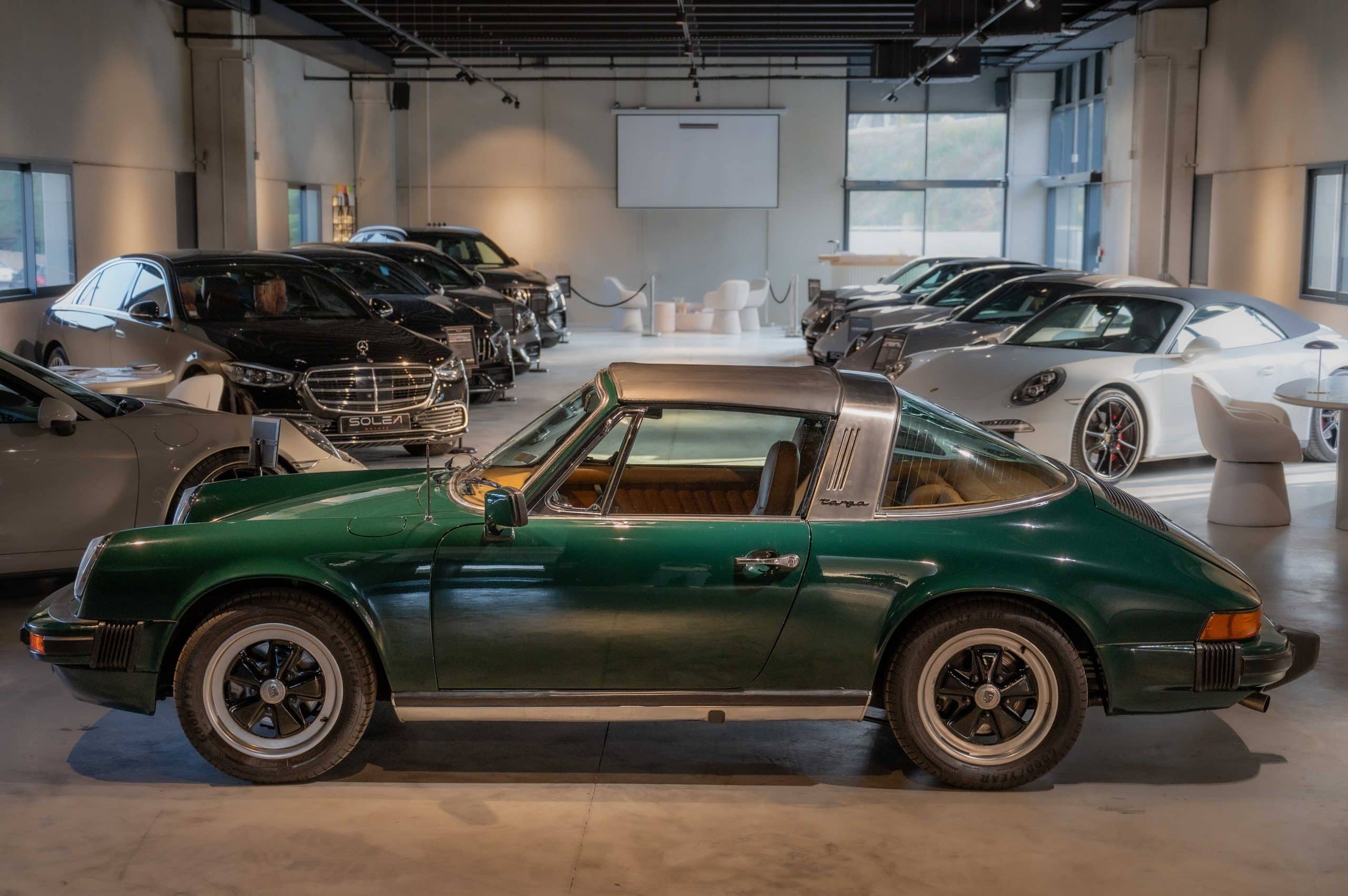 Porsche_Targa_ancienne_verte_03