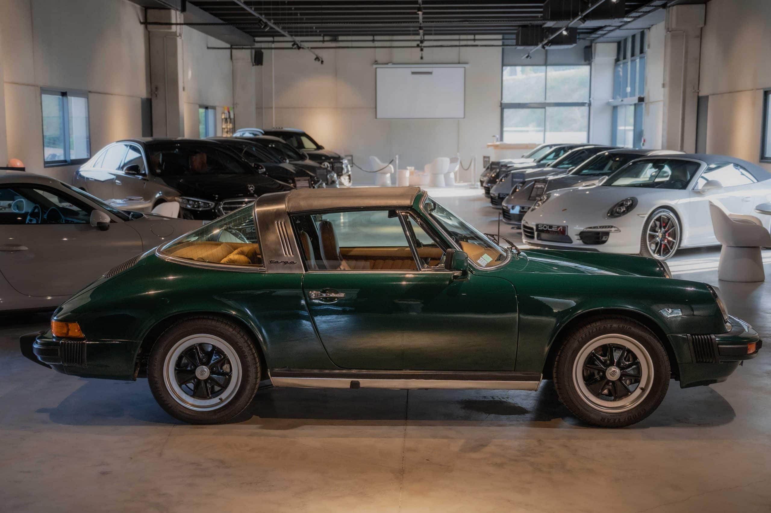 Porsche_Targa_ancienne_verte_04