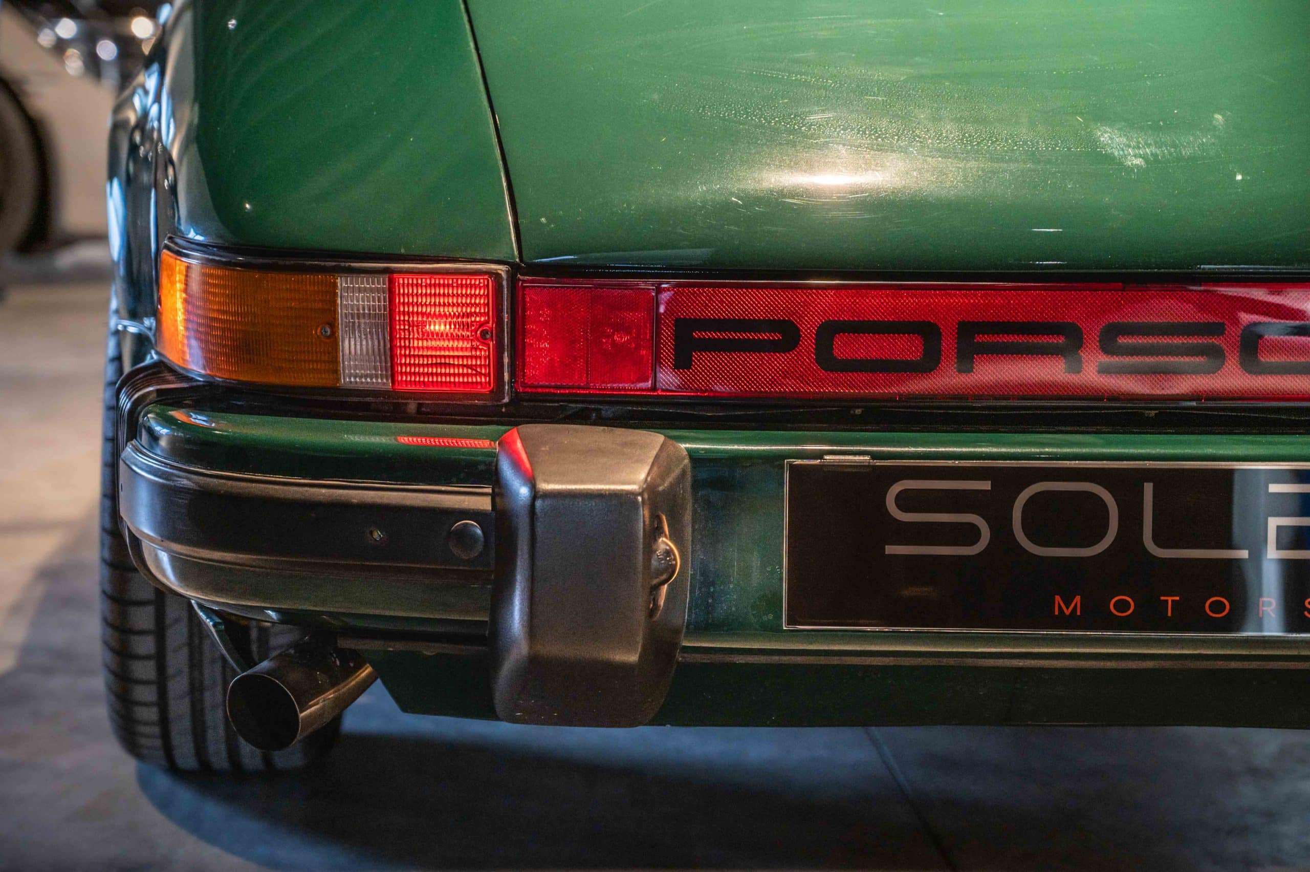 Porsche_Targa_ancienne_verte_11