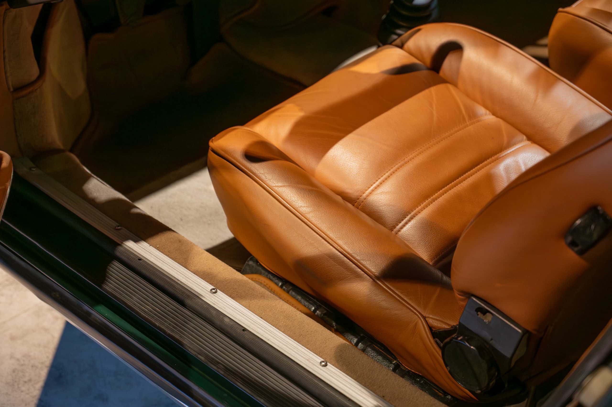 Porsche_Targa_ancienne_verte_14