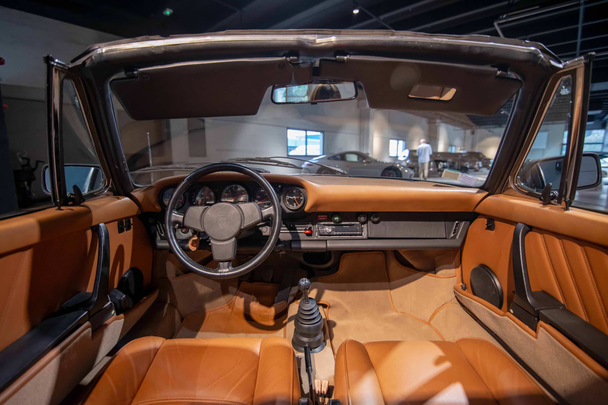 Porsche_Targa_ancienne_verte_16