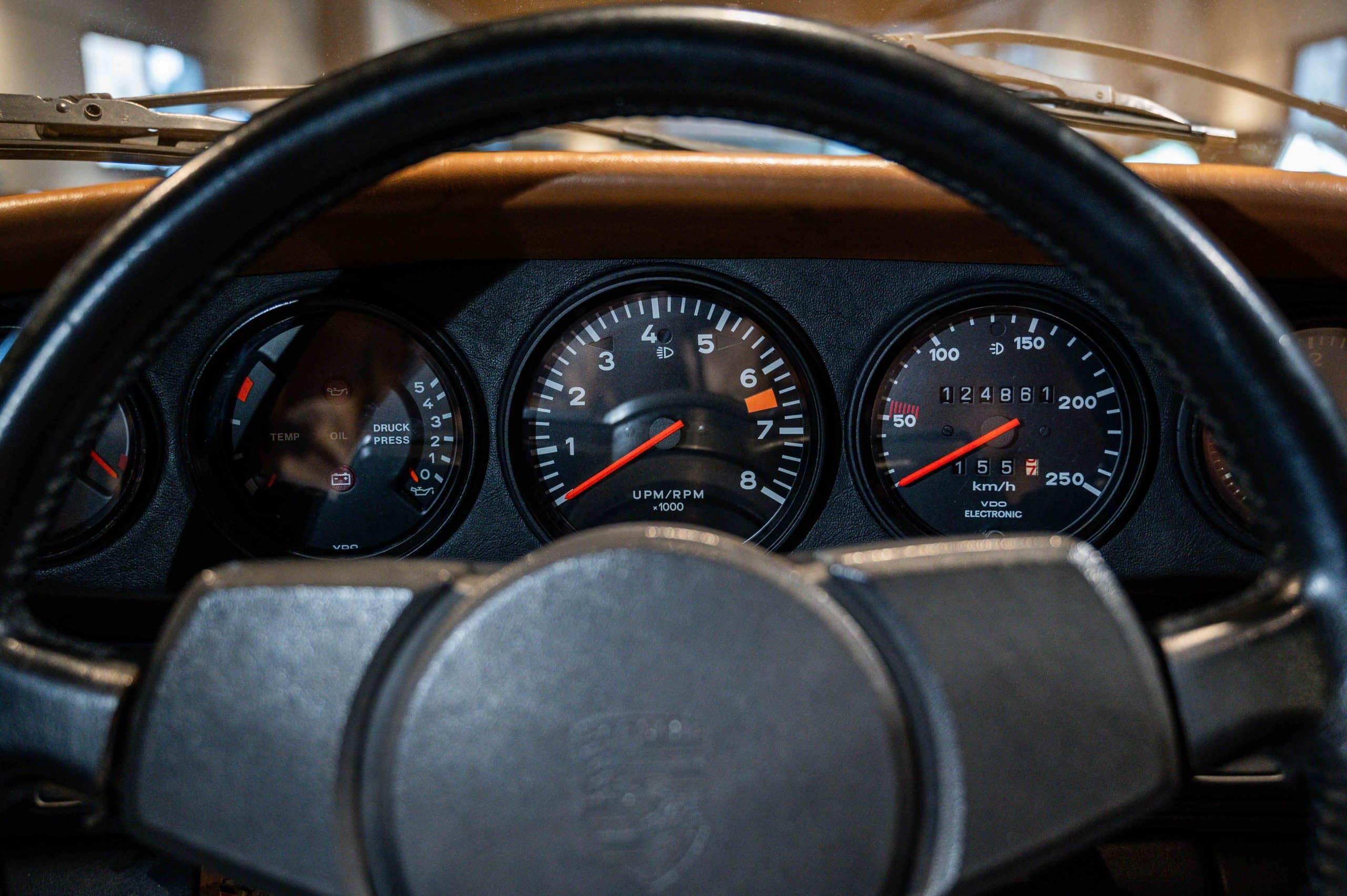 Porsche_Targa_ancienne_verte_18