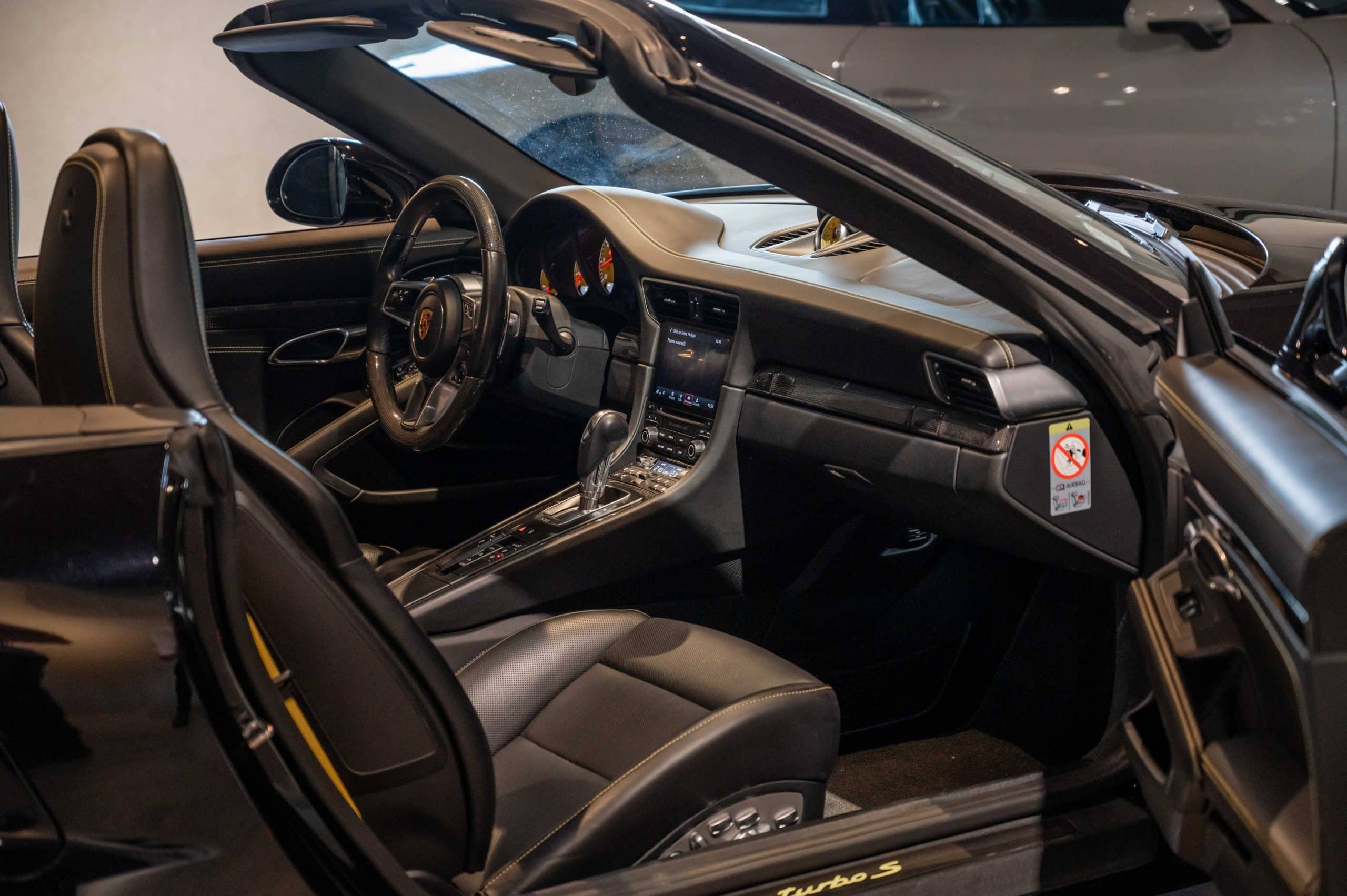 Porsche_Turbo-S_noire-12