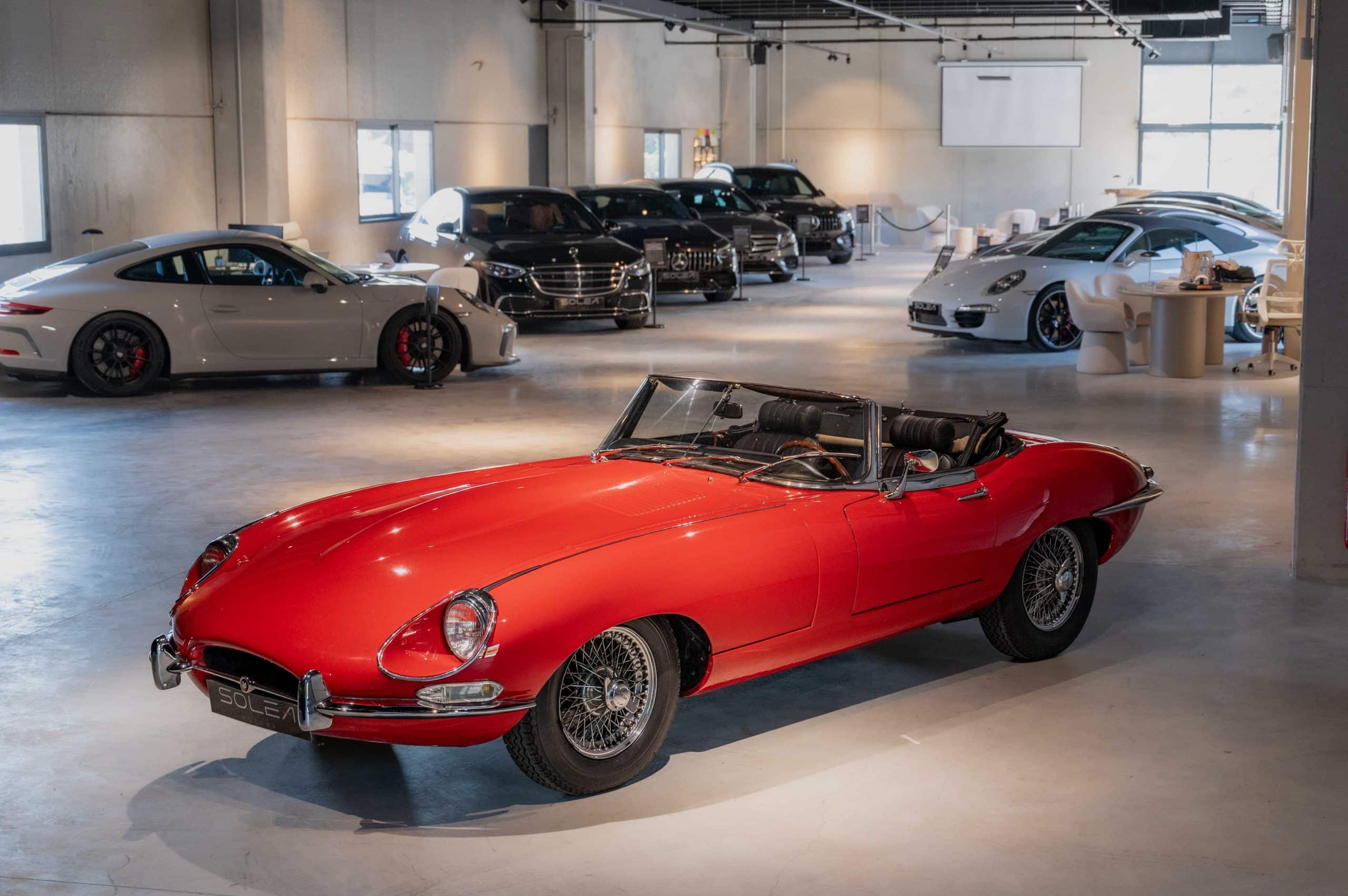 Jaguar_Type-E_rouge_01