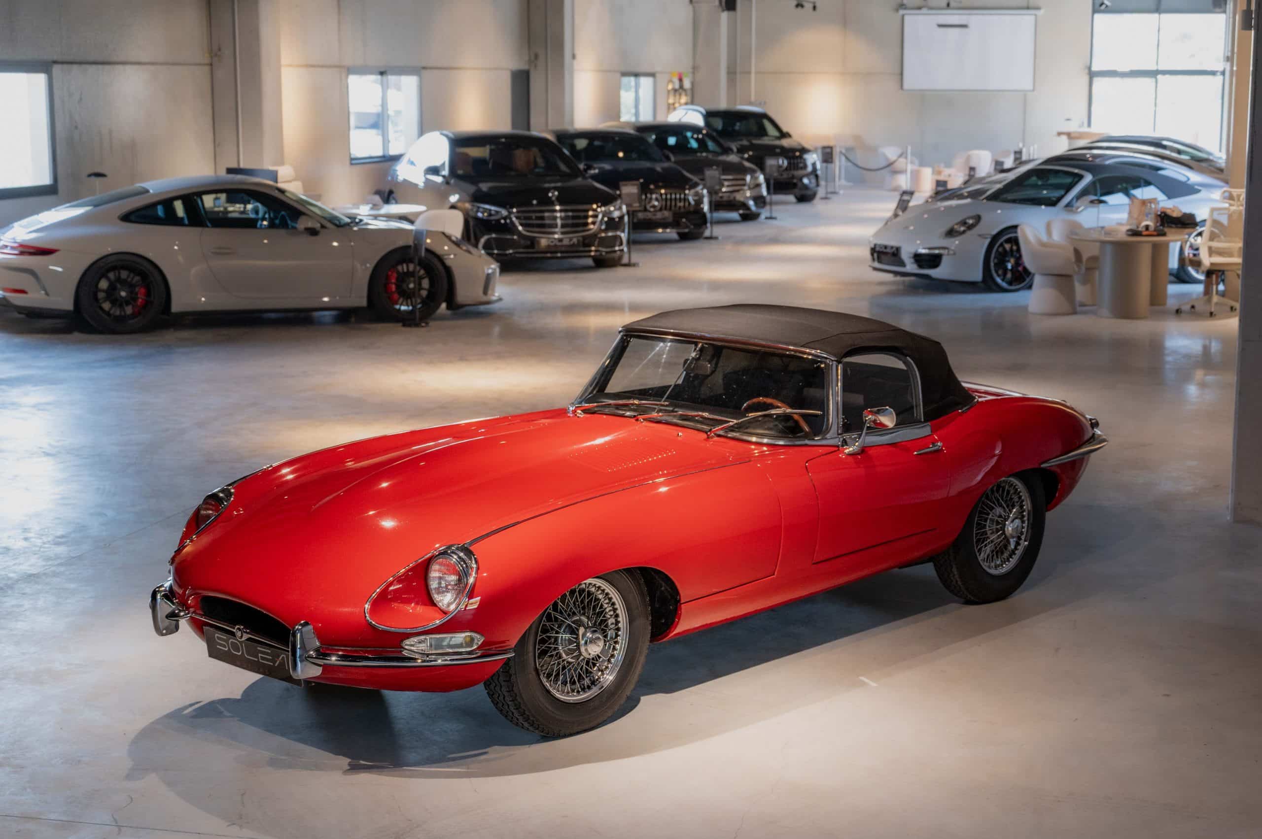 Jaguar_Type-E_rouge_02