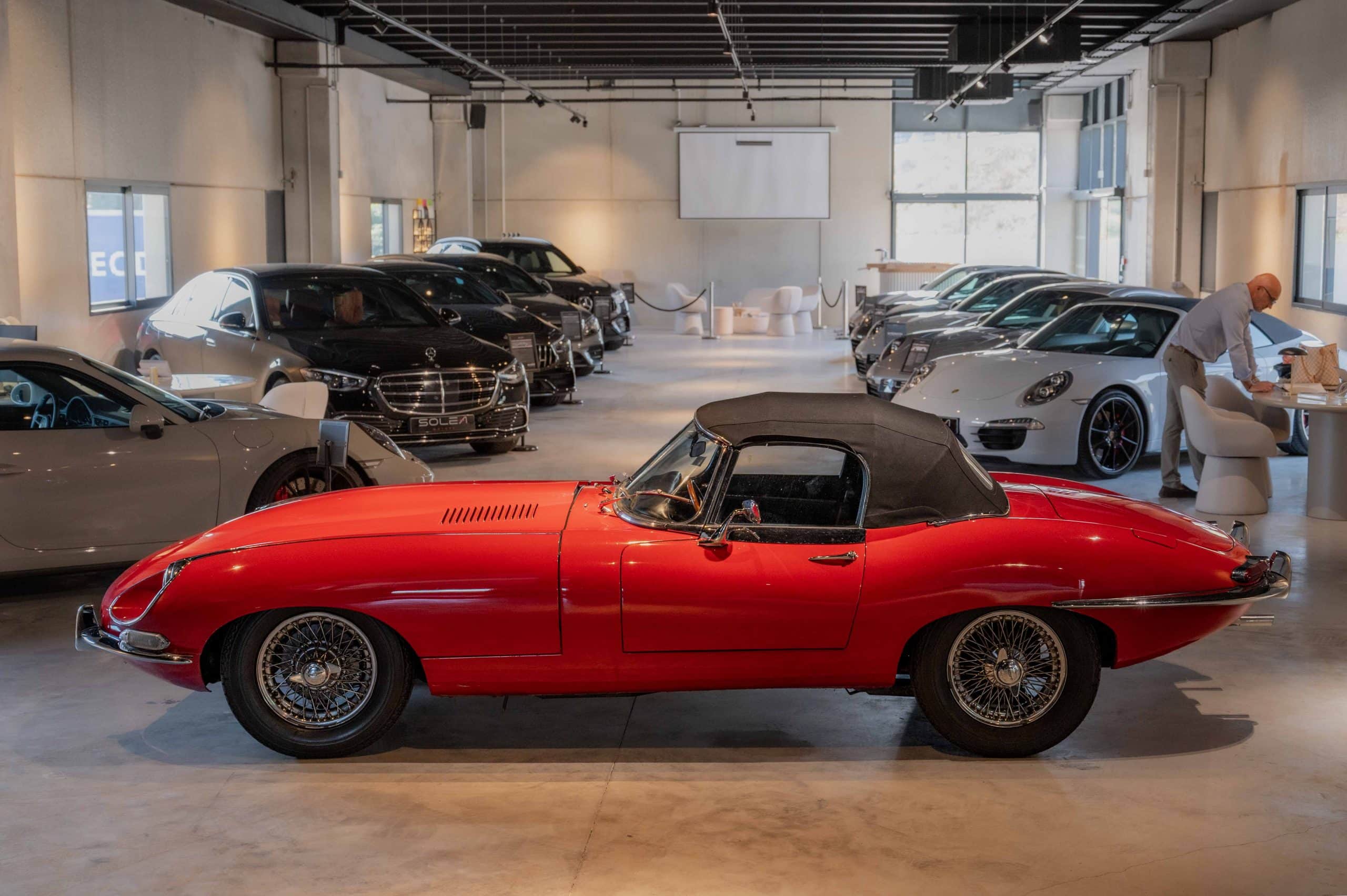 Jaguar_Type-E_rouge_05