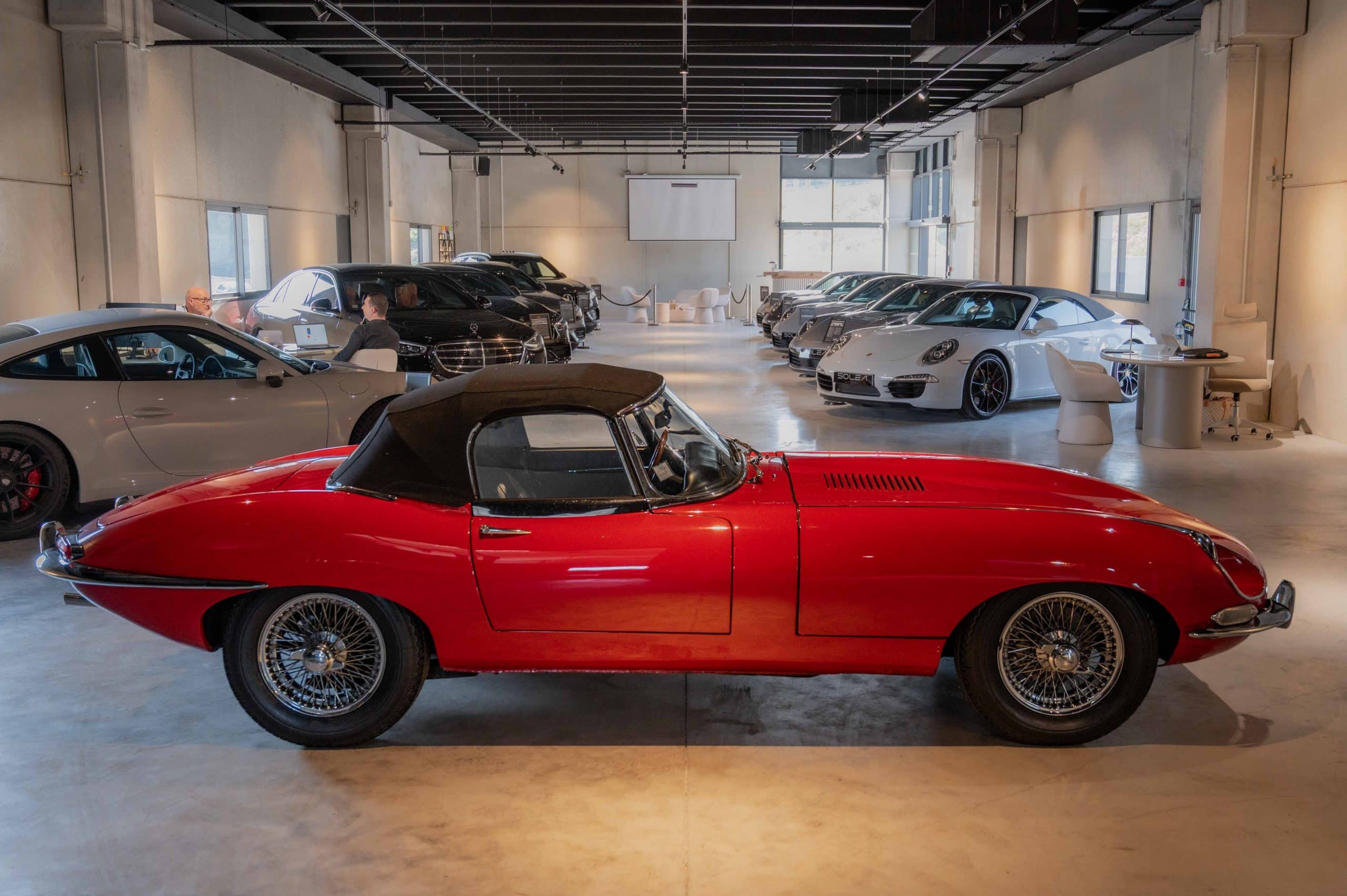 Jaguar_Type-E_rouge_06