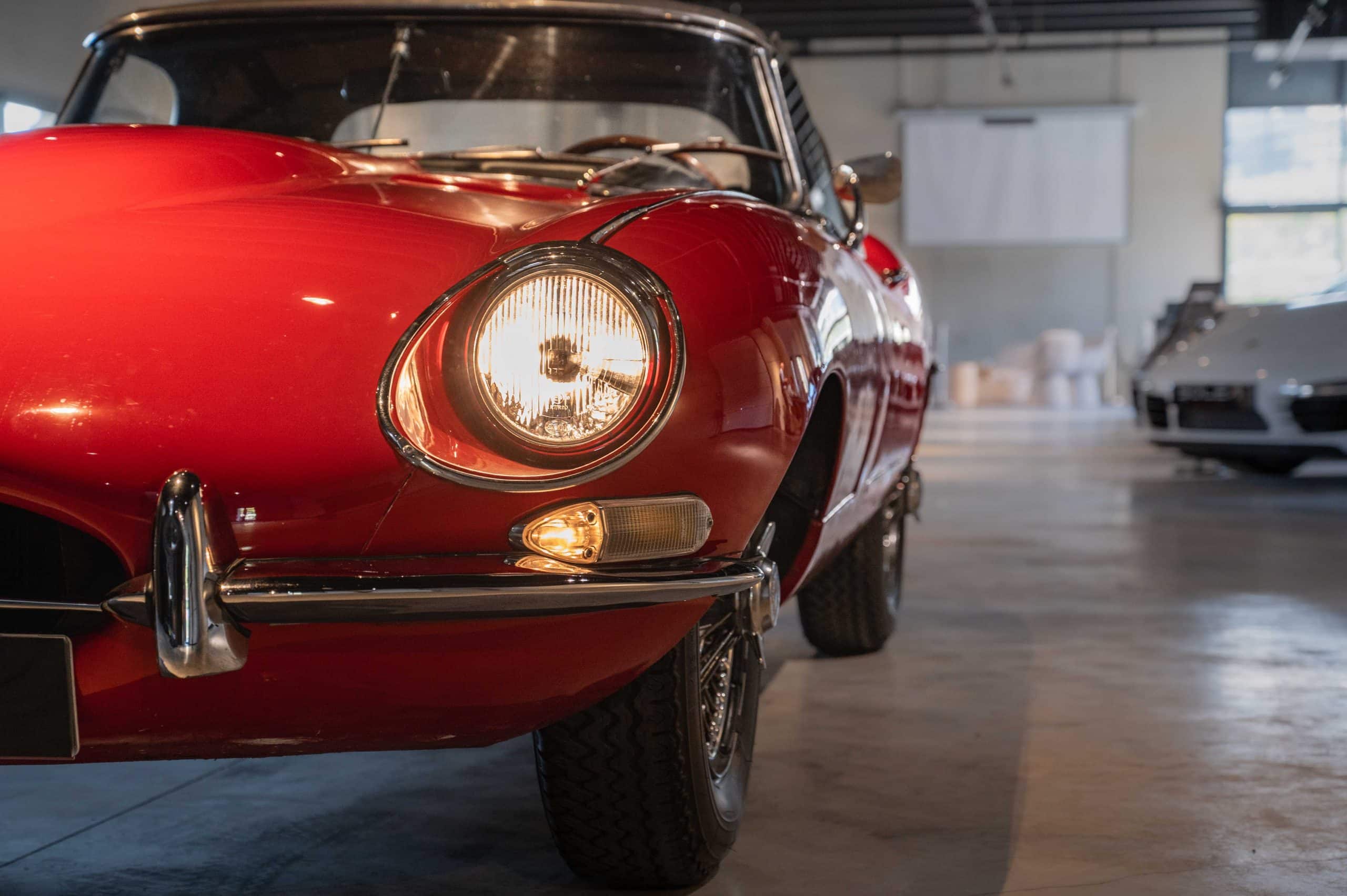 Jaguar_Type-E_rouge_09