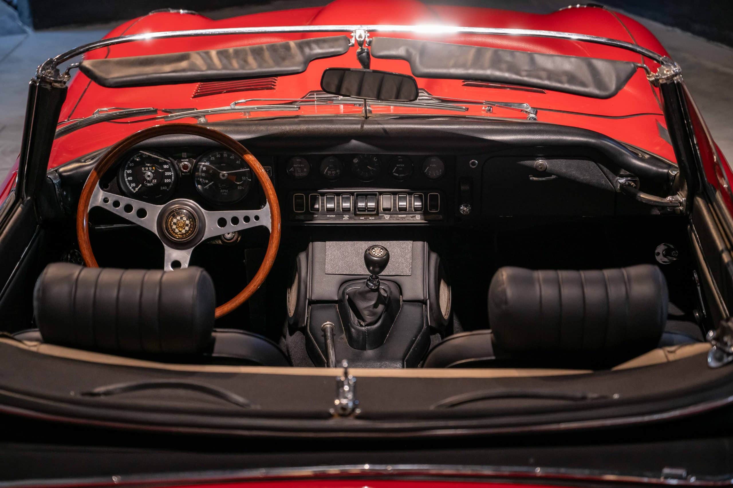 Jaguar_Type-E_rouge_17