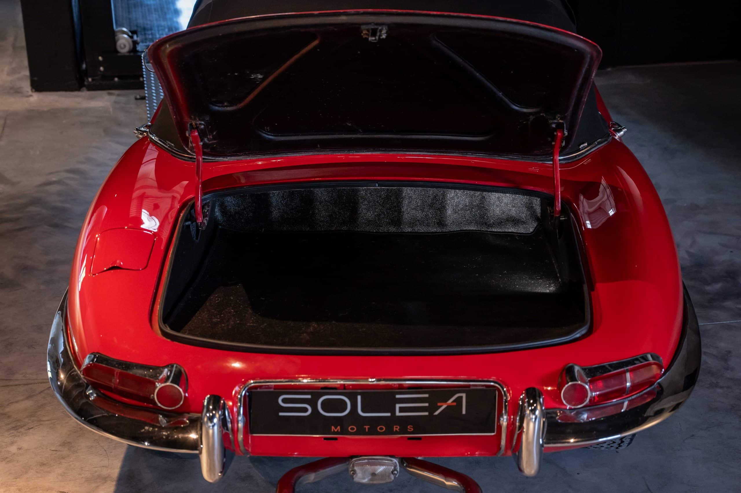 Jaguar_Type-E_rouge_18