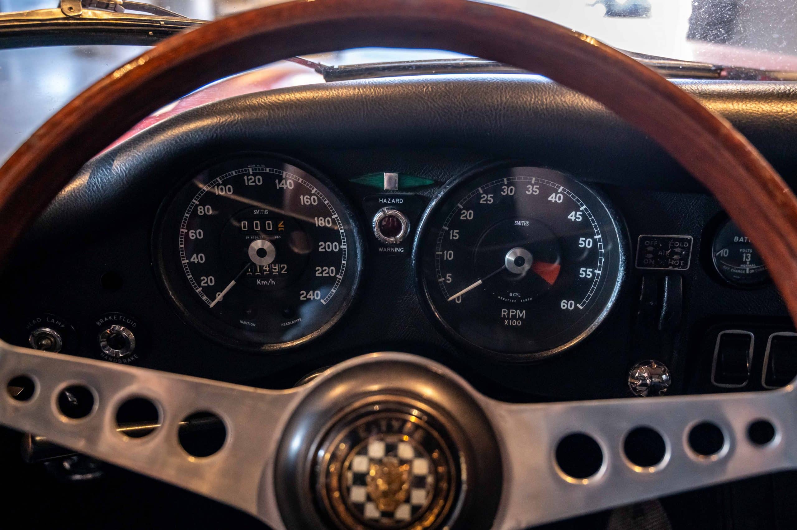 Jaguar_Type-E_rouge_19