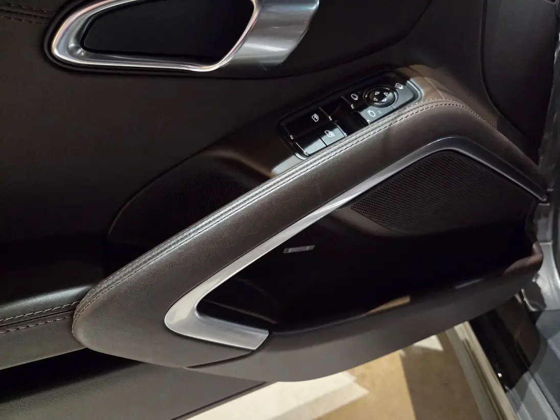 W103438089_STANDARD_23