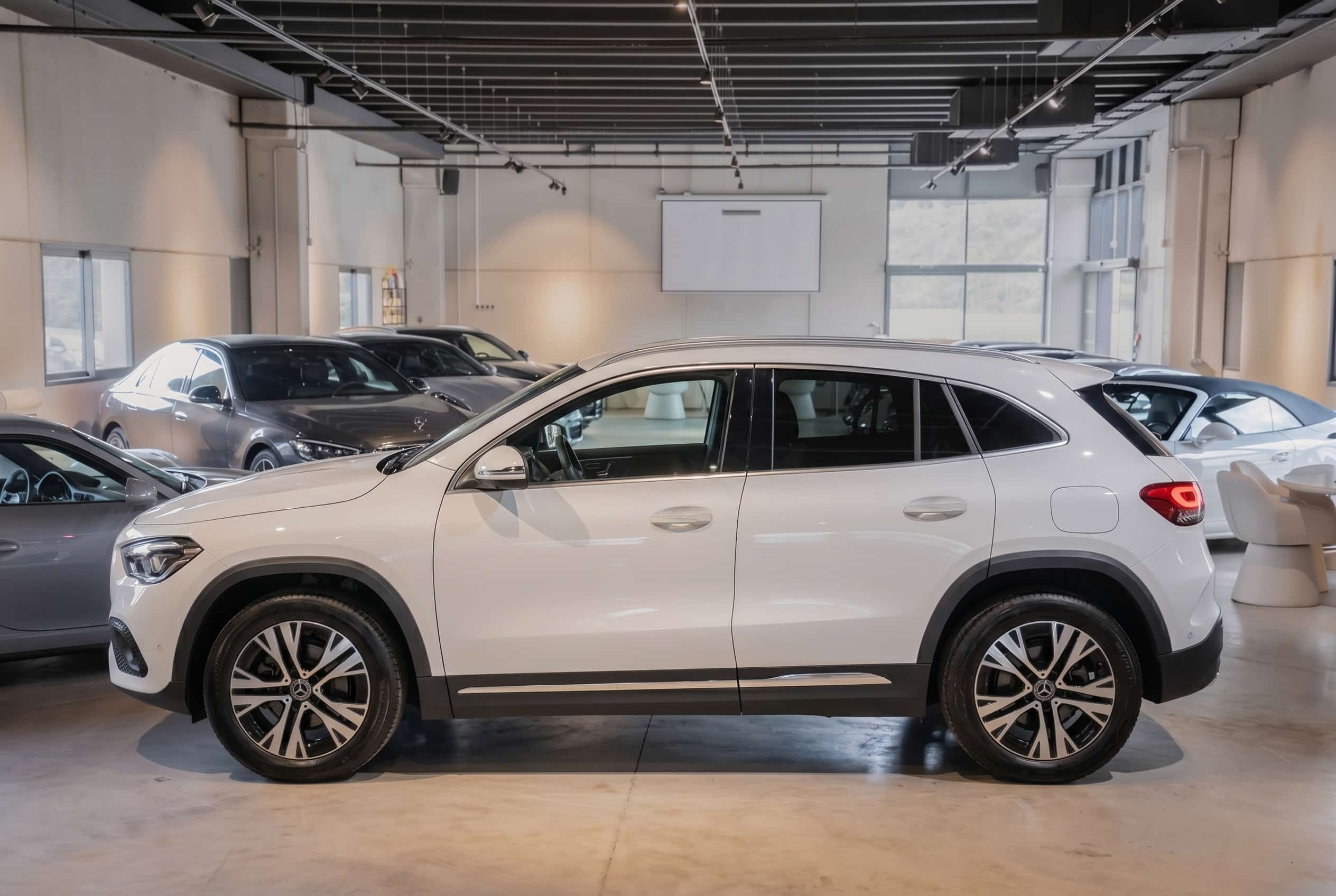 MB GLA 200D 34 côté gauche