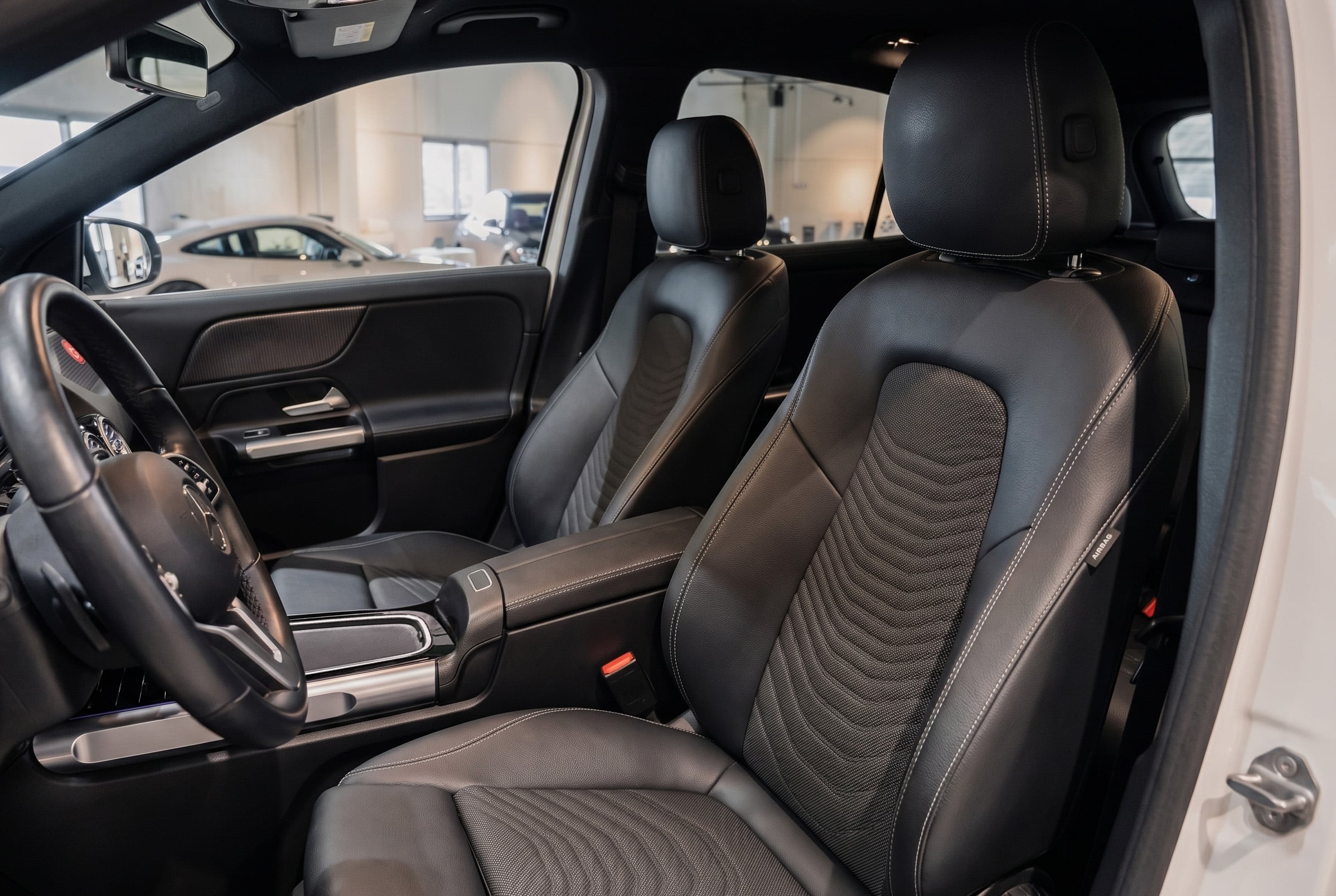 MB GLA 200D sieges avant